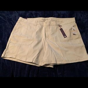 NWT Gloria Vanderbilt utility shorts. Size 24w